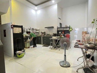  nhà đẹp 3 tầng tặng full nội thất cơ bản - ngang 5m - oto 7 chỗ ngủ nhà - gần city hiệp 3