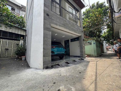 Nhà đẹp long biên   lô góc 3 mặt thoáng   thang máy   6 tầng   ô tô vào nhà  dt 40m x 5m mặt tiền 1