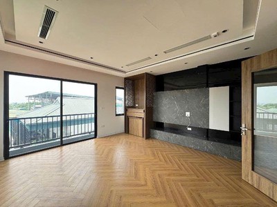 Nhà đẹp long biên   lô góc 3 mặt thoáng   thang máy   6 tầng   ô tô vào nhà  dt 40m x 5m mặt tiền 3
