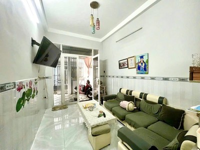 Nhà 3 tầng căn góc 2 mặt hèm đường 11 Trường Thọ, cạnh chợ Thủ Đức 3