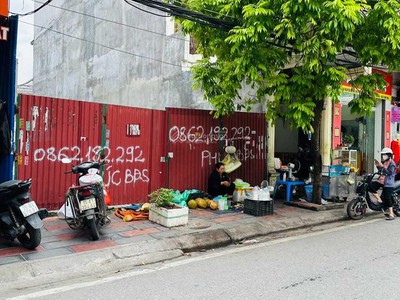 Mặt đường Nguyễn Công Trứ  gần Hồ Sen  - 176m2 - mặt tiền 6,3m - sau thoáng - giá 18 tỷ 0