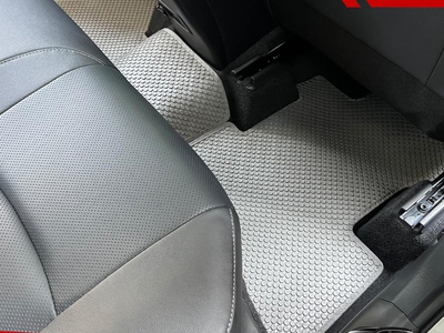 TOYOTA CROSS và chiếc thảm  cứu cánh  mùa mưa bão  2