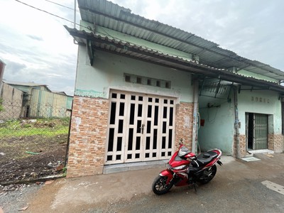 Nhà cấp 4 rẻ nhất dĩ an: 210m2  ngang 10  kèm 10 phòng trọ, đường ô tô, gần chợ an phú, giá đầu tư 0