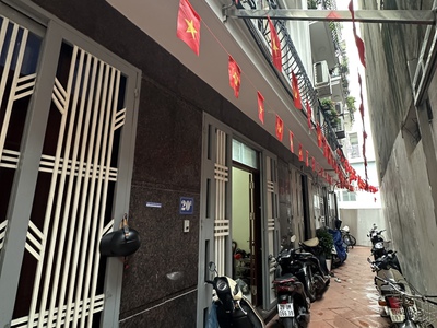 Nhà đẹp ở ngay   80m ra hồ tây - ngõ thông   ô tô tránh 30m 5 tầng - 30/52m2 - 11,5 tỷ 0