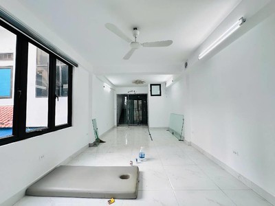 Nhà mặt phố hoàng quốc việt 47m2, 7 tầng thang máy, kinh doanh sầm uất 1