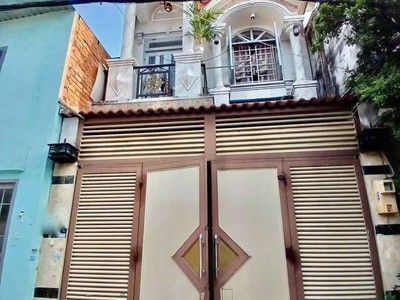 Nhà 2 tầng btct mới tinh ngang lớn gần 5m. 54m2 gần siêu thị metro. giá rẻ chỉ 3.x tỷ tl 0