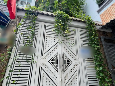 Nhà bán ngay lạc long quân, diện tích 4 x 15, 4 tầng, 3 phòng mới ở ngay, giá chỉ nhỉnh 7 tỷ 0
