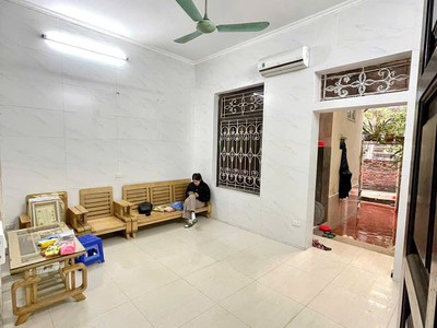 Cho thuê nhà ngõ 105 bạch mai ở gia đình, 3 tầng x 40m2, 2 ngủ, 8 triệu 0