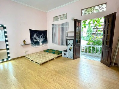 Cho thuê nhà ngõ 105 bạch mai ở gia đình, 3 tầng x 40m2, 2 ngủ, 8 triệu 1