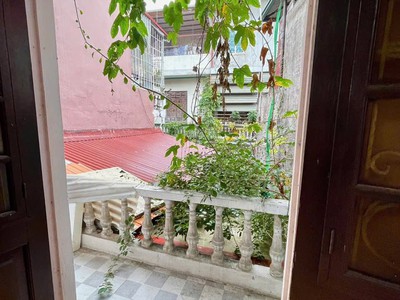 Cho thuê nhà ngõ 105 bạch mai ở gia đình, 3 tầng x 40m2, 2 ngủ, 8 triệu 4