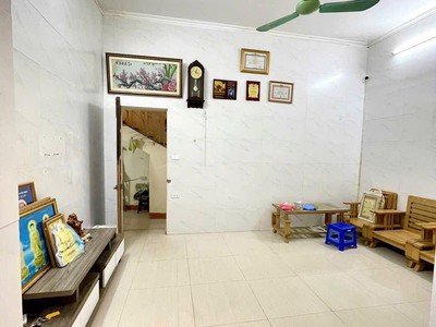 Cho thuê nhà ngõ 105 bạch mai ở gia đình, 3 tầng x 40m2, 2 ngủ, 8 triệu 3