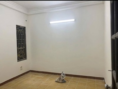 Cho thuê nhà ngõ 117 thái hà 4 tầng x 45m2, 4 ngủ, 3 vệ sinh, 14 triệu 1