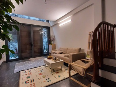 Cho thuê nhà ngõ oto 146 phương liệt, 30 m2 5 tầng, 2 ngủ, 4 vệ sinh 13 triệu/th 0