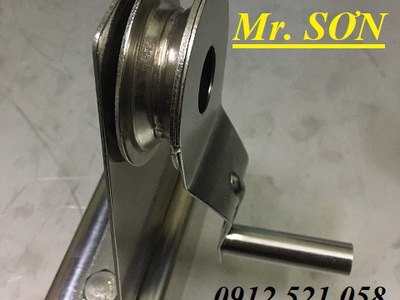 Phụ kiện kéo dây cáp cột cờ Inox Hà Nội 0968521058 KIm khí THANH SƠN có tay quay Inox, puly Inox 8