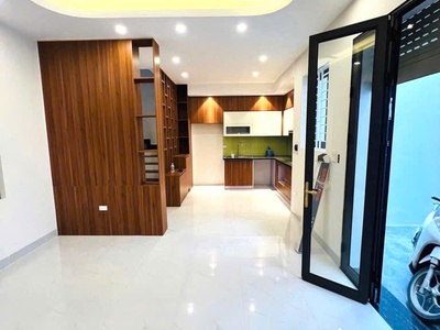 Bán nhà lạc long quân 72m, 5 tầng, mt 6.5m, thiết kế hiện đại, đầu đủ nội thất sang xin 4