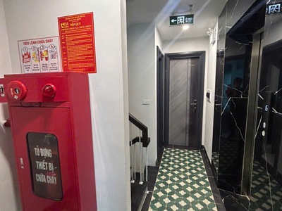 Bán nhà lạc long quân , 67m, 7 tầng, căn hộ dịch vụ víp 22 phòng khép kín, thang máy. full nội thất 4