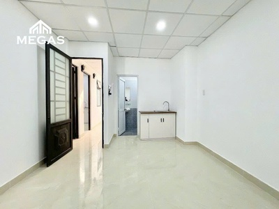 Bán nhà dt 70.2 m2 - nhỉnh 9 tỷ thôi- xe hơi đậu cửa- đường xóm chiếu thông ra tôn thất thuyết qua 3