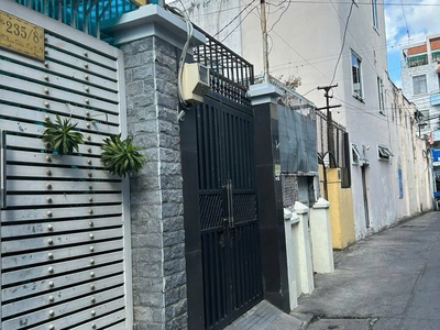 Bán nhà dt 70.2 m2 - nhỉnh 9 tỷ thôi- xe hơi đậu cửa- đường xóm chiếu thông ra tôn thất thuyết qua 1