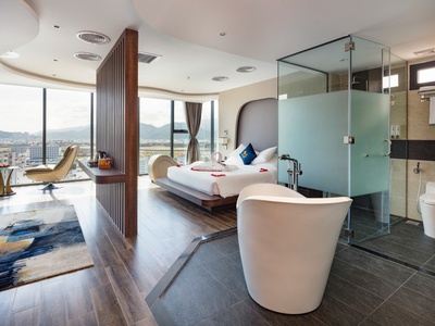 Chuyển nhượng khách sạn 3 sao mặt tiền đường biệt thự  phố tây tp nha trang diện tích 142m2 giá bán 1