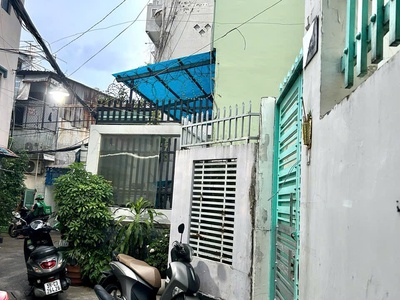 Bán nhà đường đoàn văn bơ- cho thuê pull phòng - 45 triệu mỗi tháng- thông ra tôn đản- xóm chiếu- 4