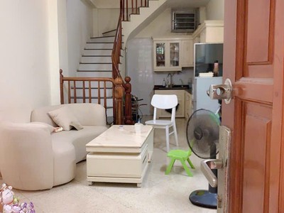 Cc bán nhà giáp bát-gần phố- ngõ 3 gác đua- 40m2-5t- chỉ 8.6tỷ  ctl 0