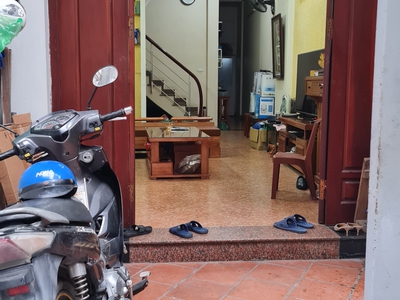 Hà Nội bán nhà chính chủ, ô tô 16 chỗ đỗ cửa 2