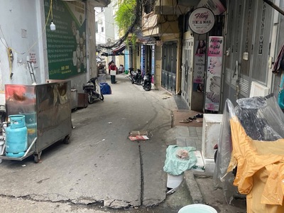 Bán 64M trần khát chân tặng nhà 10M ra ô tô hai bà trưng 1