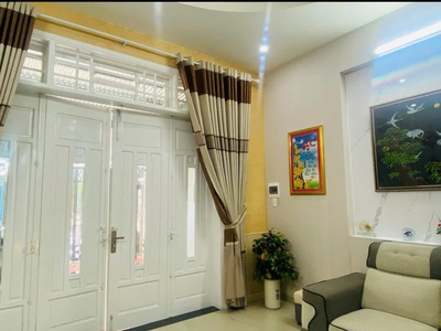 Nhà mặt tiền Hoàng Đạo Thúy 3 tầng full nội thất 3