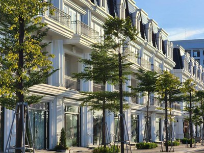 Nhà 4 tầng, 126m  mặt tiền 13.5m tại Phú Xuân City, giá 7,X  tỷ. 0
