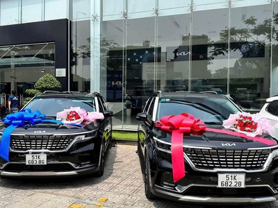 Cho thuê xe Limousine cao cấp đời mới - SGC TOURIST 1