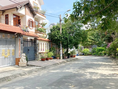 Biệt thự đường số 10a, 7x19.5m, kdc ấp5 phong phú b/c, ngay bến xe q8 1