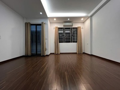 Nhà mưới ở luôn đầu phố ngọc thụy 30m2 x 5 tầng 6.8  tỷ long biên hà nội. 1