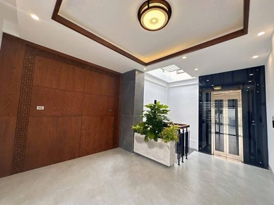 Siêu phẩm - resort 5 sao, chợ ngọc thụy, long biên 65m, bán nhà , ô tô thang máy - 1x.x tỷ 2