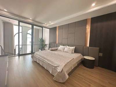 Siêu phẩm - resort 5 sao, chợ ngọc thụy, long biên 65m, bán nhà , ô tô thang máy - 1x.x tỷ 4