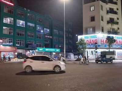 Siêu phẩm - resort 5 sao, chợ ngọc thụy, long biên 65m, bán nhà , ô tô thang máy - 1x.x tỷ 0