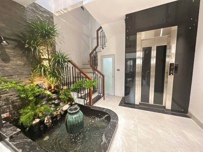Siêu phẩm - resort 5 sao, chợ ngọc thụy, long biên 65m, bán nhà , ô tô thang máy - 1x.x tỷ 1