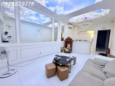 Bán nhà mặt tiền mới tinh , phường đakao kinh doanh đỉnh- dt 70m2- khu cực hiếm bán .mt 98 4