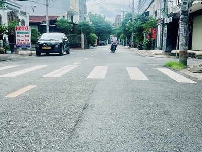 Mặt tiền đường 12m   khu sầm uất tân hương   81m   nhà 3 tầng   4pn chỉ 12 0