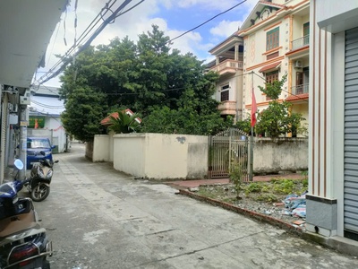 Trục chính ô tô tránh, kinh doanh sầm uất, lô góc, giá đầu tư, dt69m, 100 thổ cư, ôtô vào đât, 1