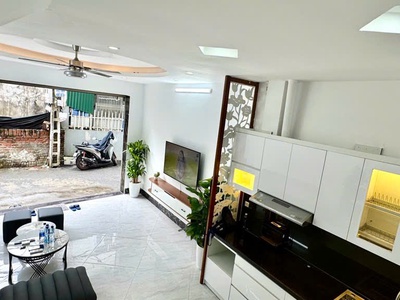 Nhà bát -ô tô tải đỗ cổkhối - full nội thất - mới toanh vẫn còn mùi sơn -ngõ ô tô thông 3