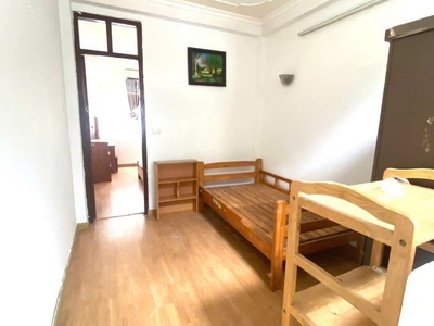 Cho thuê nhà nguyên căn ngõ 20 đại la, 32m2 x 4 tầng, 3 ngủ, 9 triệu.tháng 4