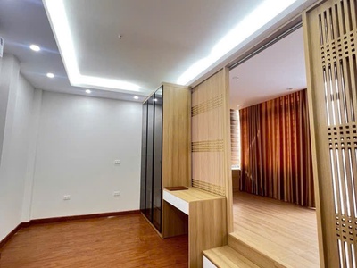 Bán nhà lạc long quân 48m, tận 8 tầng, thang máy vù vù, có gara oto 2