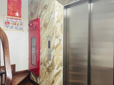 Bán nhà lạc long quân 48m, tận 8 tầng, thang máy vù vù, có gara oto 4
