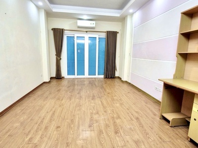 Cầu giấy dt 35m-7,9 tỷ,gần phố,gần hồ,ngõ thông,nhà dân xây đẹp,sổ đỏ hoa hậu 2