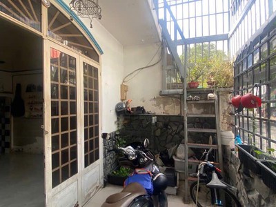 Đường xe tải ra vào, nhà mới kinh doanh tốt. diện tích 70m2 shr sang tên trong ngày 2