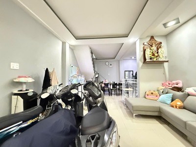 Quận 10 - lê hồng phong - 46m - tiện ở hoặc kinh doanh - nở hậu - 8 tỷ 0