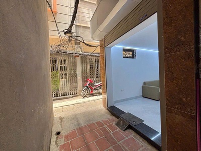 Lô góc ĐỘI CẤN   22m  x 6 TẦNG   CÁCH MẶT NGÕ 1 NHÀ   Phòng nào cũng có cửa sổ 0