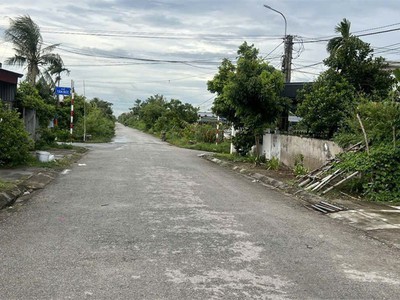 Bán đất mặt đường vũ thị ngọc toàn   giá chỉ 2.4x tỷ  zalo 0567 222 555 0