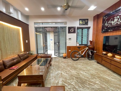 Chỉ 8,1 tỷ sở hữu ngay nhà 5 tầng, 49m, mt 4m  ngõ nông, thông ra ngõ 282 và kđt mới đại kim 0