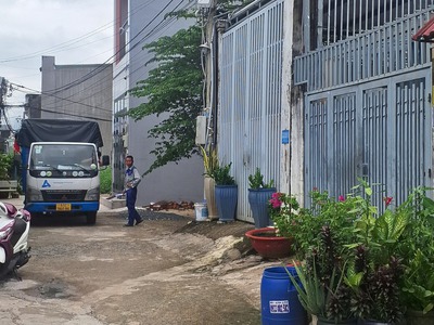 Nhà 4x25m trệt lầu, hẻm xe tải vị trí đẹp gần trường học tô ngọc vân 0